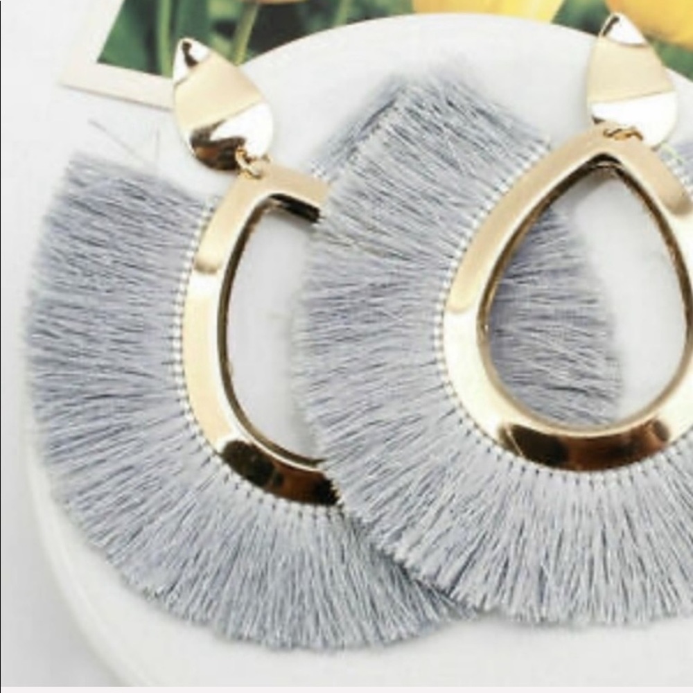 Grey Fringe Teardrop Goldtone Earrings 🩷NEW🩷